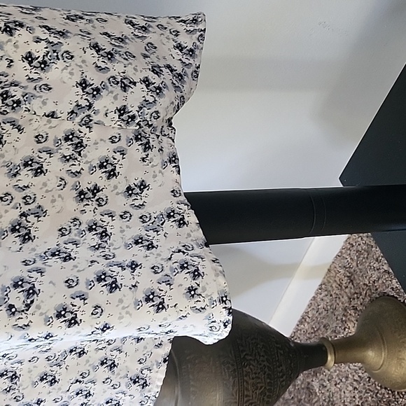 Adrianna Papell White Blouse with Blue Floral Print and Flutter Sleeves - Picture 6 of 12